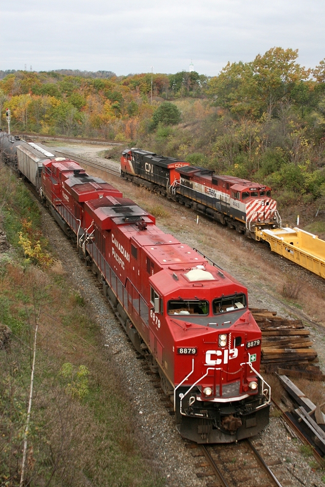 CP Ethanol train # 626 descends the grade into Hamilton, as CN 331 climbs up the cowpath