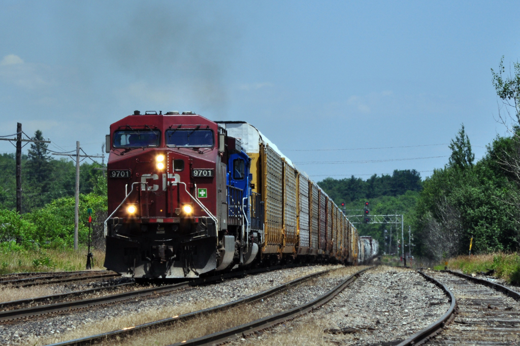 A hot humid mid-day as CP9701 assisted by CEFX3181 crests the grade (Niagara Escarpment) at Guelph Junction