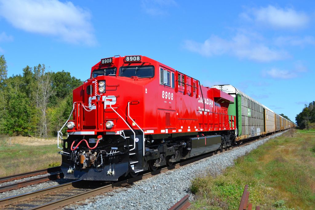 CP 249 led by brand new CP 8908 heads westbound thru Caradoc. mp 15 CP Windsor Sub.
