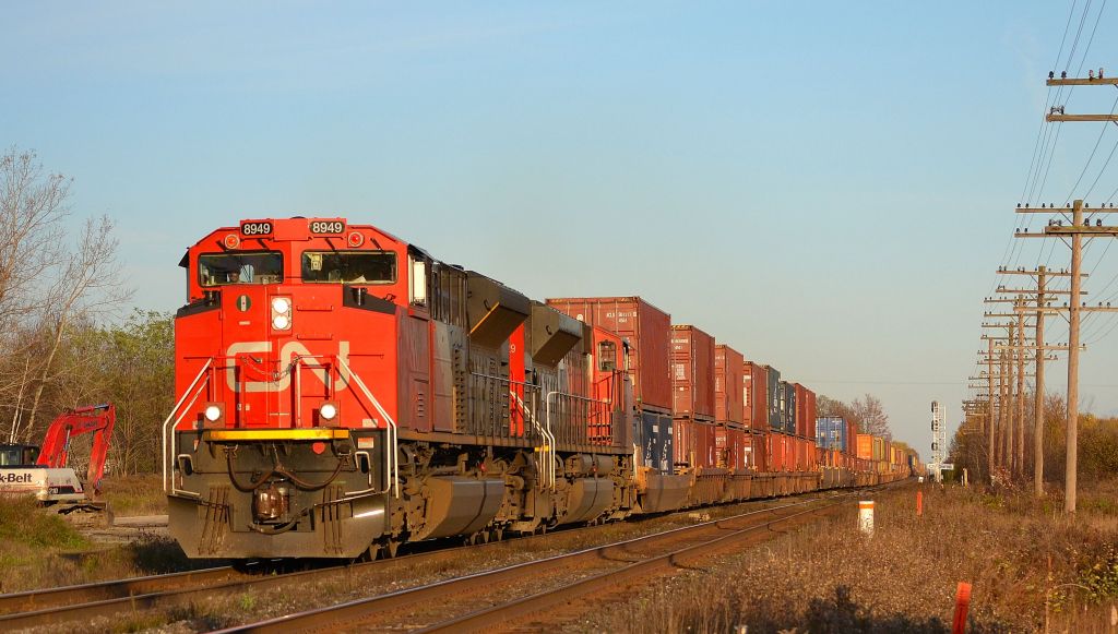 CN 149 led by 8949 & 8829 heads westbound thru CN Grafton