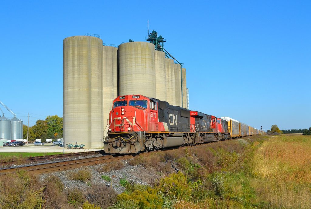 CN 393 led by 5670, 2304 & 5623 heads westbound towards Sarnia from CN Wanstead (CN Strathroy Sub mp 41.73)