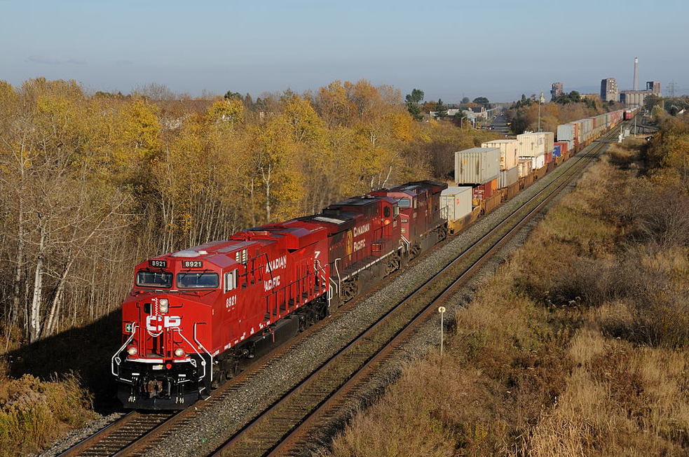 CP 8921 lives again. Although this isn\'t \"The Empress of Agincourt\", CP ES44AC 8921 leads Lachine to Vancouver hot shot out of Thunder Bay after meeting train 222 at Westfort. Mile 3.7 (Westfort), CP Kaministiquia Sub.