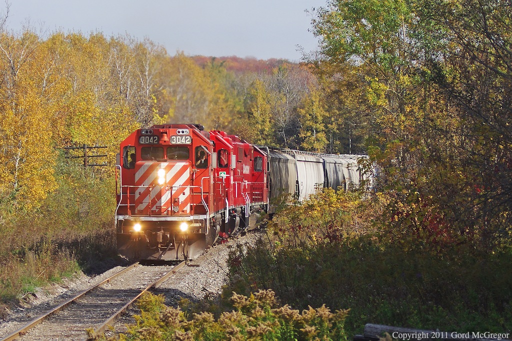 Changes of season,schedule and power this week as 3042 brings her first load in from Havelock after being reassigned to the route.