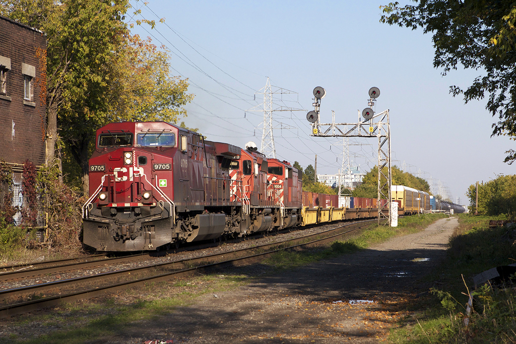 CP 223 makes her way thru Dufferin-Davenport area in some great fall colours and temperatures..