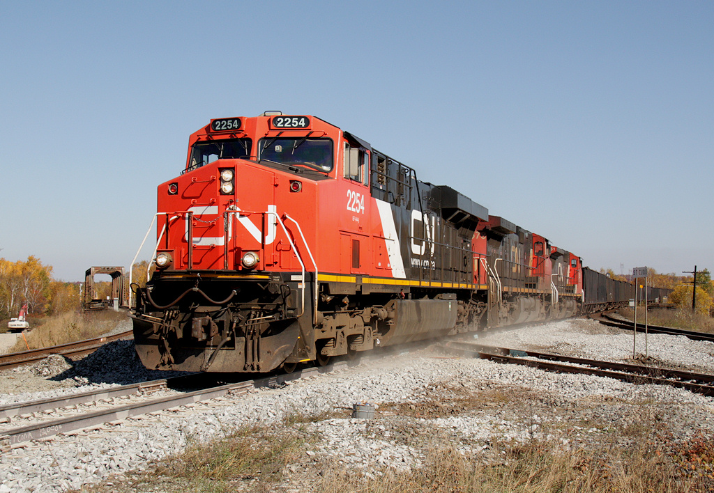 CN M31451 07, CN 2254 S rolls across a new diamond at St Cloud (CP Parry Sound Sub)