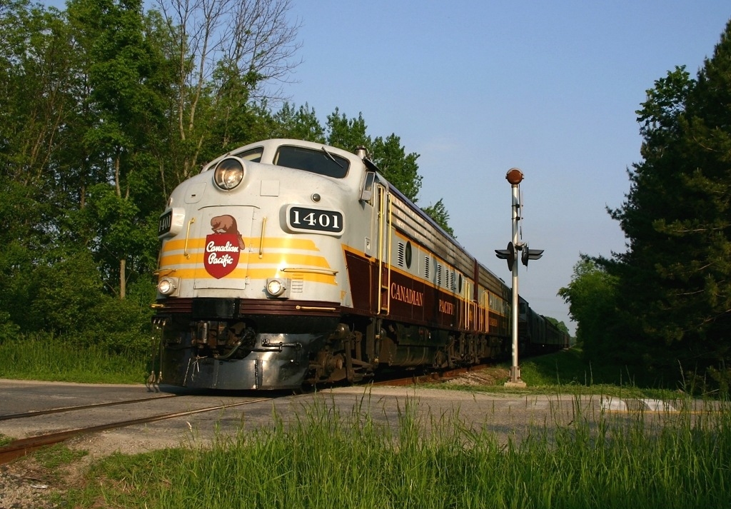 CP 1401 heads north to Guelph on the OSR/ former CP Goderich Subdivision