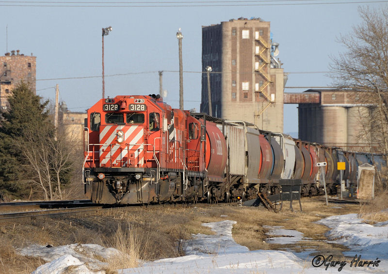 CP 3128 pulling cars out to switch westfort yard