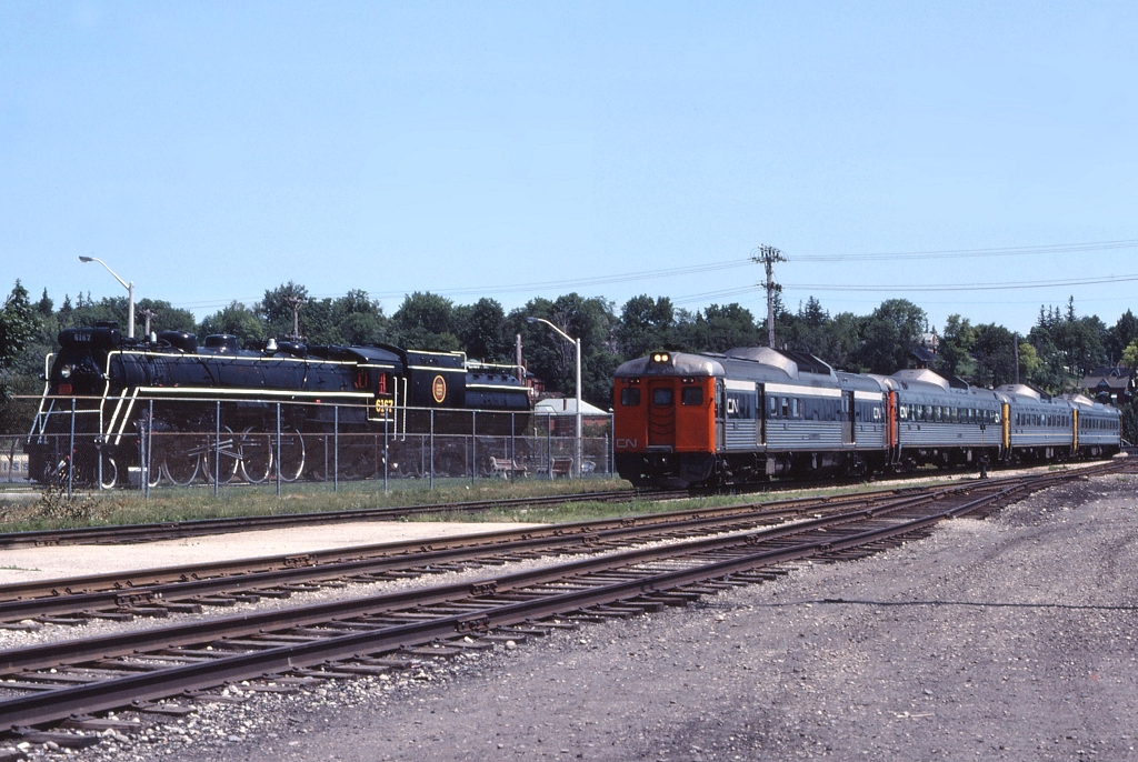 VIA 663 pulls into Guelph with VIA 6475 still in CN colours on the point.