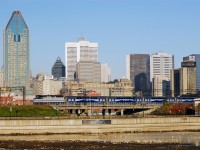 Agence métropolitaine de transport train 807 rolls into downtown Montreal during the morning commuter service with F40PH 270, with numbered days remaining as new AMT ALP45DMs arrive on the property.