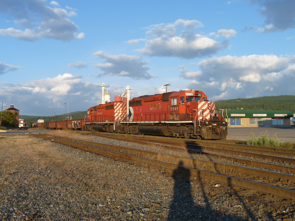 SD40-2s 5941 and 5923 assemble their train at the east end of Cranbrook Yard.