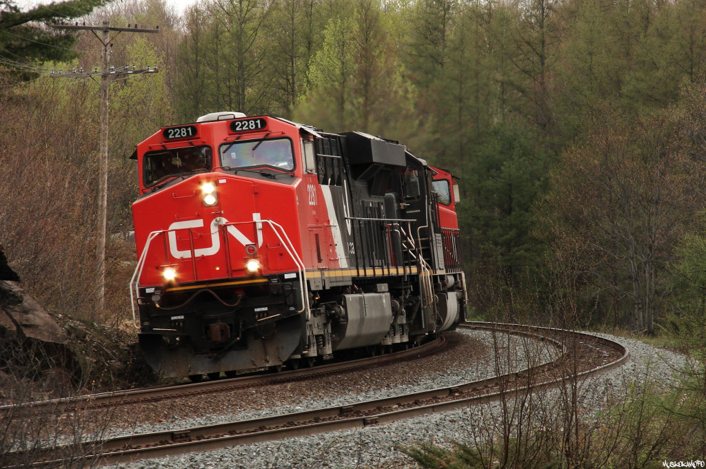 CN 314, CN 2281 South rounds the bend at the North end of Medora on a nice May evening, enroute to Toronto.