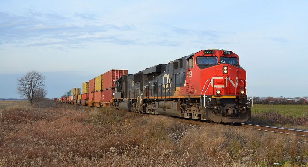 CN 382 led by CN 2298 & IC 1024 heads eastbound after just departing Sarnia.