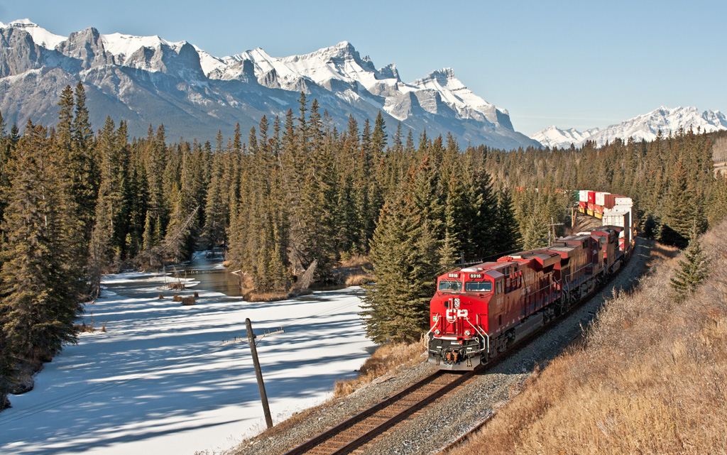 My first 8900 engine leading. 8916 leads a monster 110 towards Gap. Shortly after passing here it set off the new hot box detector and came to a stop at Gap to set off the troubled car.