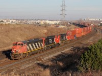 Ohhh Ehhh! CN Q14921 25 ; with a stellar consist rolls through Oshawa with 179 platforms (many block swapped at Montreal from Q121 for a straight shot to Chicago)... CN 2424, 2164, 2517 (2517 led the same lashup on 148 the night prior) provide the power. 