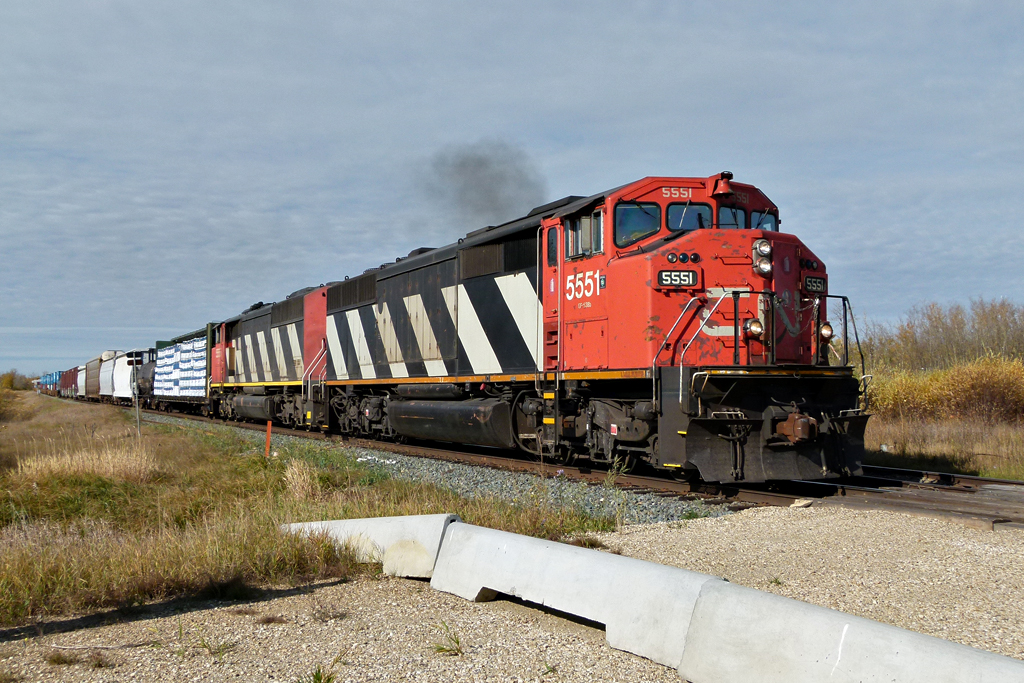 SD60Fs 5551 and 5555 lead Calgary bound CN 442 south on the Camrose Sub.