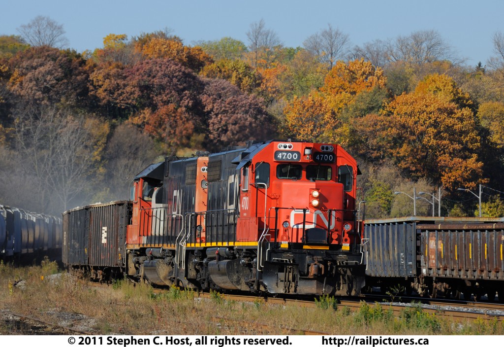 CN 562 has just left Aldershot for Port Robinson/Fort Erie and is rolling through Hamilton Yard. The last of the fall colours are still on the leaves but not for much longer..