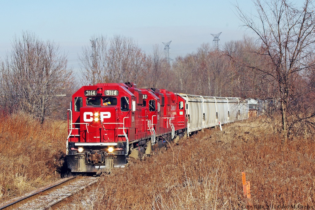Rounding a large curve on the GTA approach T08 picks up wonderful late fall light.