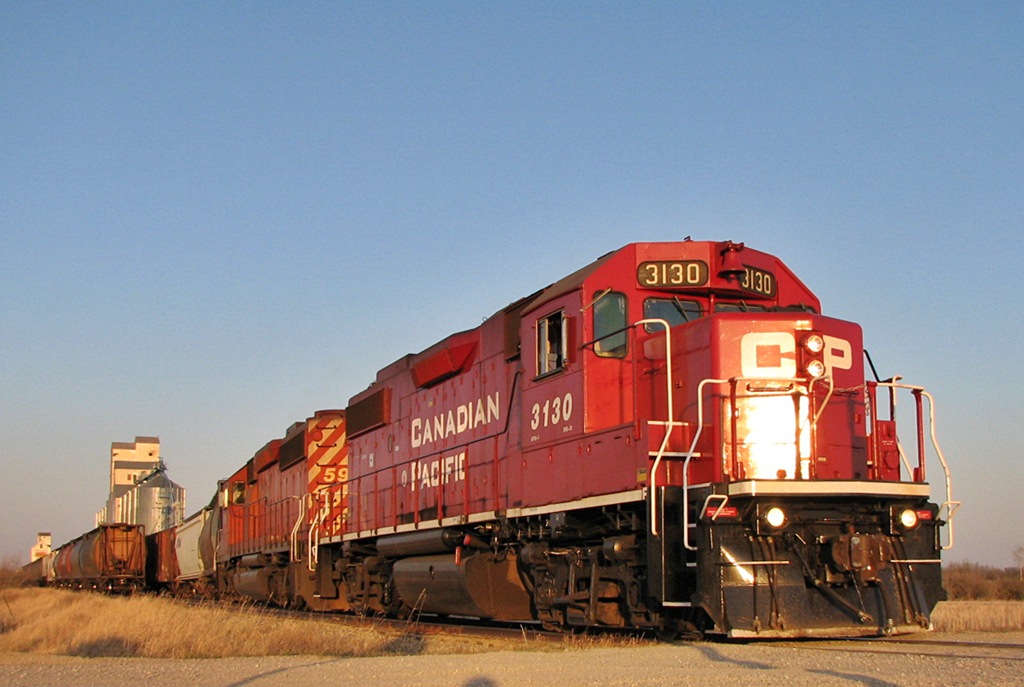 CP P34 with 3130 and 5908 back the first half of the train into the elevator tracks.