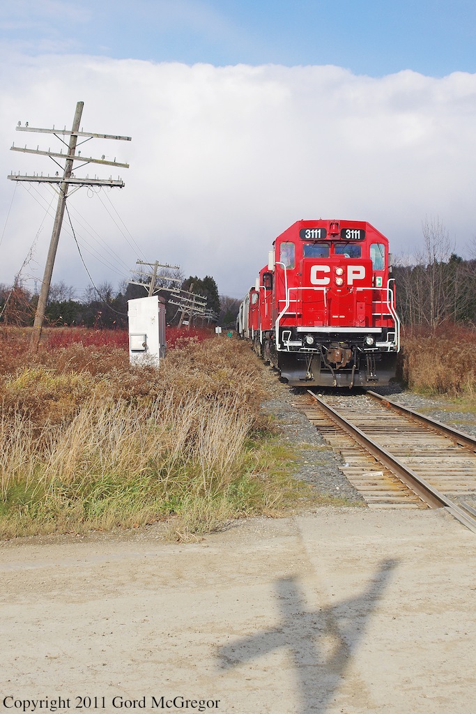 With the wig wags going T07 is stranded a mere 5 minuets from its destination a switch job sharing the track ahead had derailed.Delayed for many hours an extremely rare T08 was run around 300 putting the train in Perfect light in Havelock!Sorry no shots on that one.