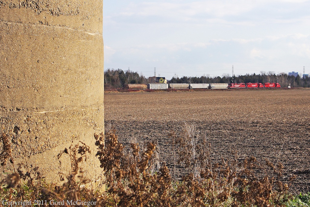Just outside Agincourt Yard a lone farm remains and T07 lays stranded due to a derailment ahead.
