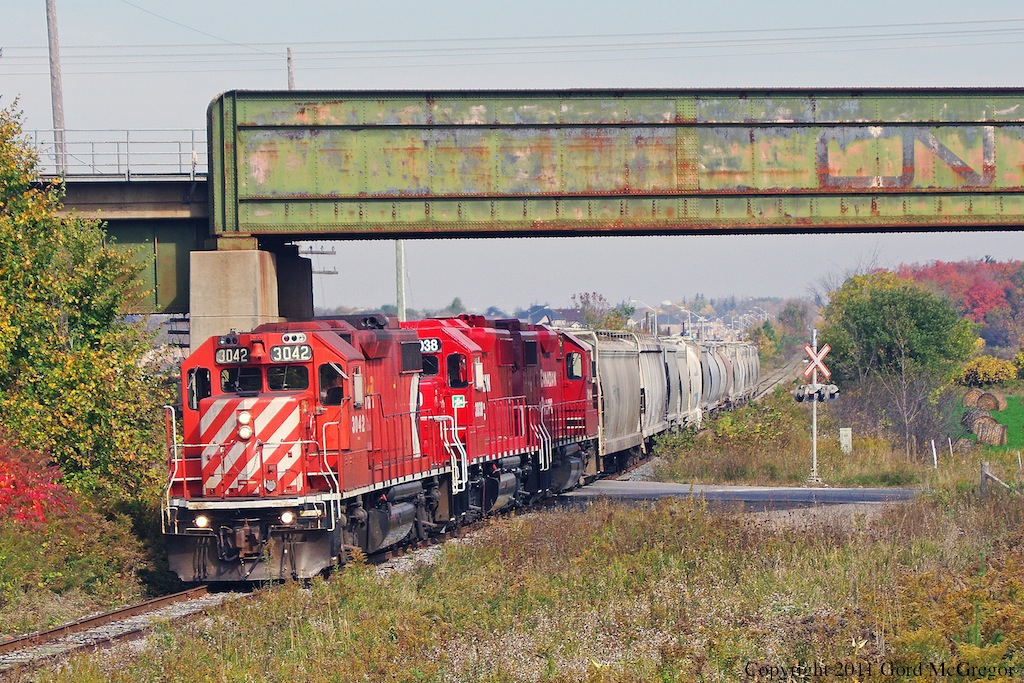 T07 with a small load of 12 cars is seen passing under the CN York sub in Markham.Illustrating my earlier point one can see farms and suburbs in the one location.