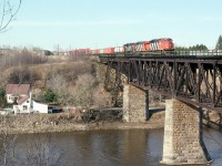 CN 207 crosses the Nicolet river.