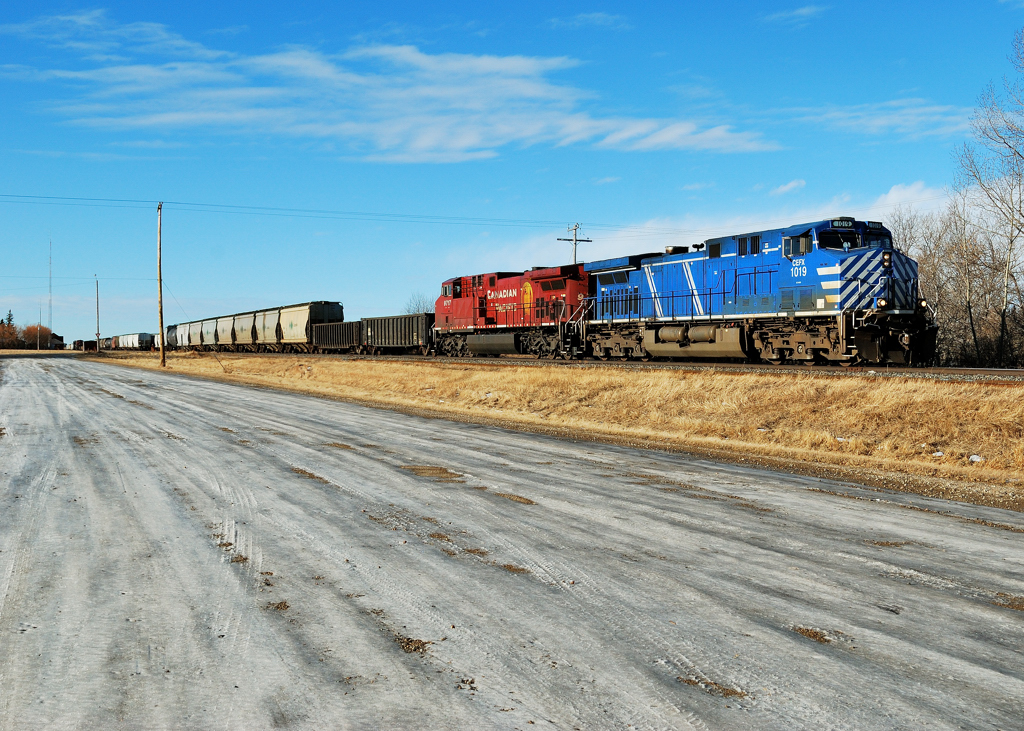 CEFX 1019+ CP 9717 make a lift and a set off in the Wynyard Yard before departing eastbound