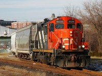 CN 580 entering Port street yard with 6 cars