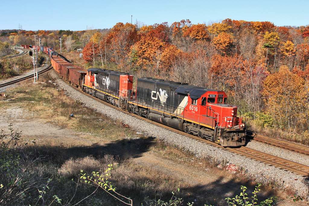 CN 908 descends the last quarter mile of the Dundas Subdivision after wying itself here.