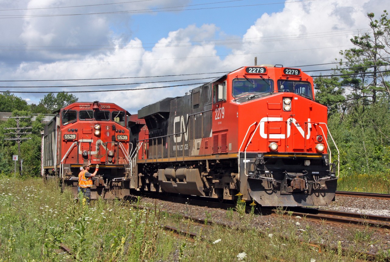 CN work 906 meets Q114 at washago as the crew inspects 114\'s train