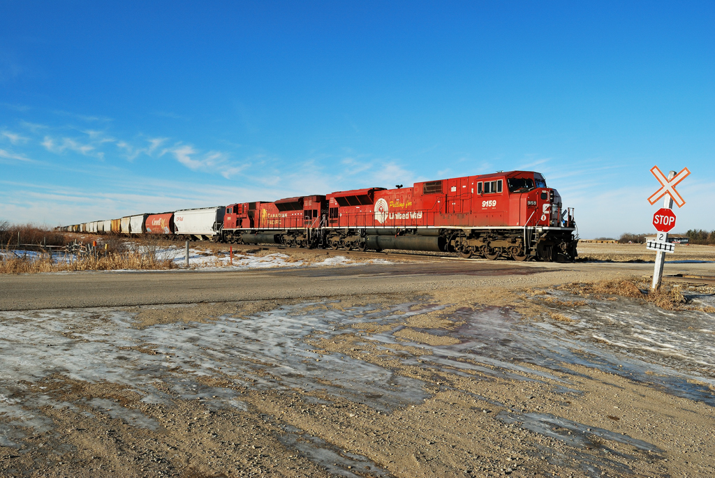 Consecutive numbered macs, CP 9159(Pulling for the United Way)+ CP 9160 pull into Wynyard to make a crew change.