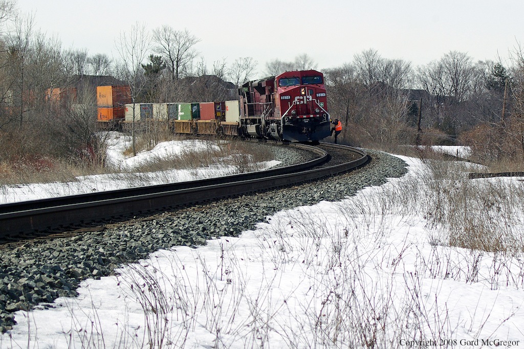 Leaning into the long curve outside Scarborough 8614 underwent a quick inspection before continuing eastbound.