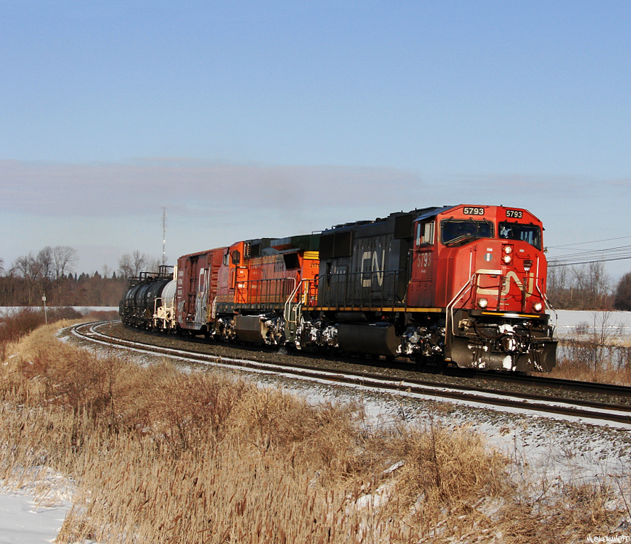 CN M31441 19 - CN 5793 South flying through Brechin East at 60 MPH, trailing is CN 2171, one of 2 C40-8W\'s in service that have yet to be painted.