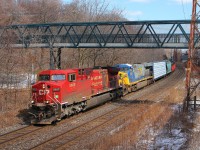 CP 9682 leads a big and beefy AC6000CW, CSX 687 with probably the best-powered 245 I\'ve seen in Toronto so far. Gotta say for my first AC60, I wasn\'t disappointed they\'re beasts!