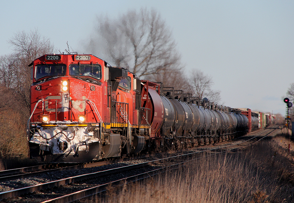 A short 305 heads towards Newtonville on signals, a VIA will jump ahead to get around a 372 on the South.
