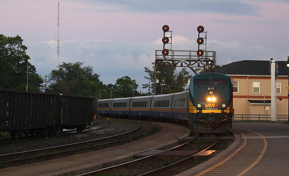 Via 917 Making its station stop as dusk approaches