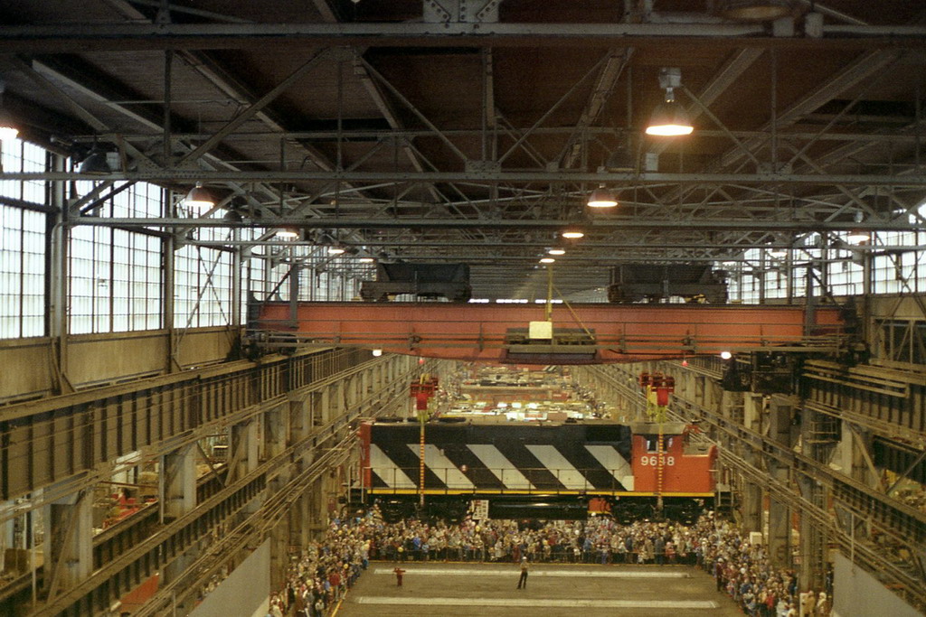 9648 is the star on this open house day before Christmas.At the middle of the shop between the crane and tne roof of the loco,we can see CP 1400 being rebuilt for VIA.