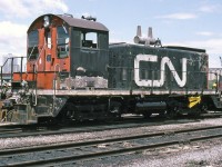 7608 was sold to a pulp&paper Co that required a pilot equipped with an adjustable height plate to push logs fallen on the track.