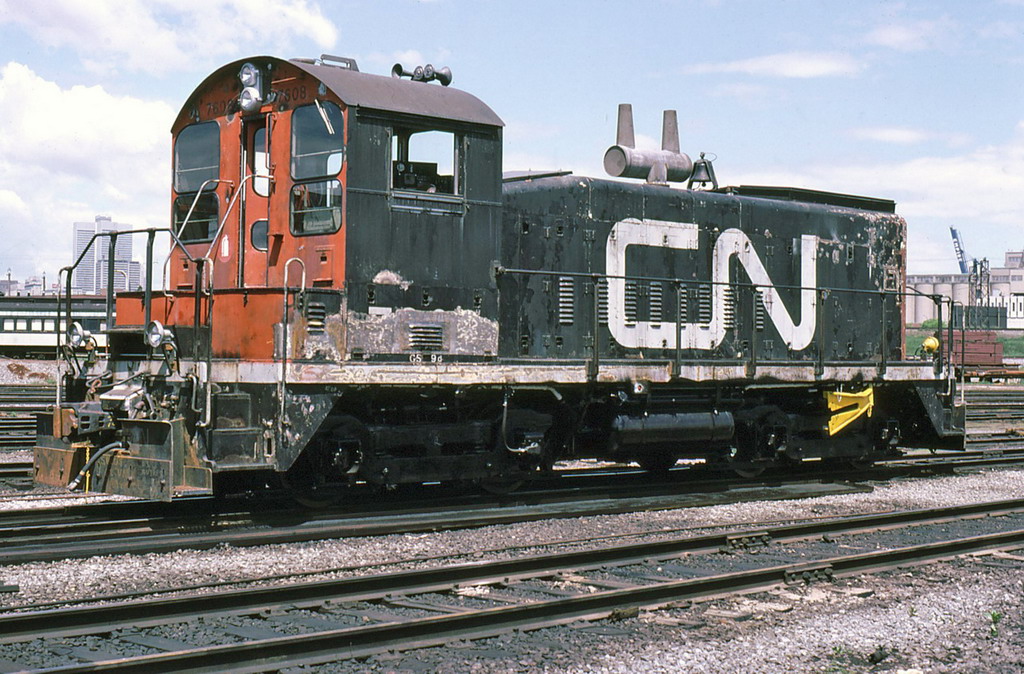 7608 was sold to a pulp&paper Co that required a pilot equipped with an adjustable height plate to push logs fallen on the track.