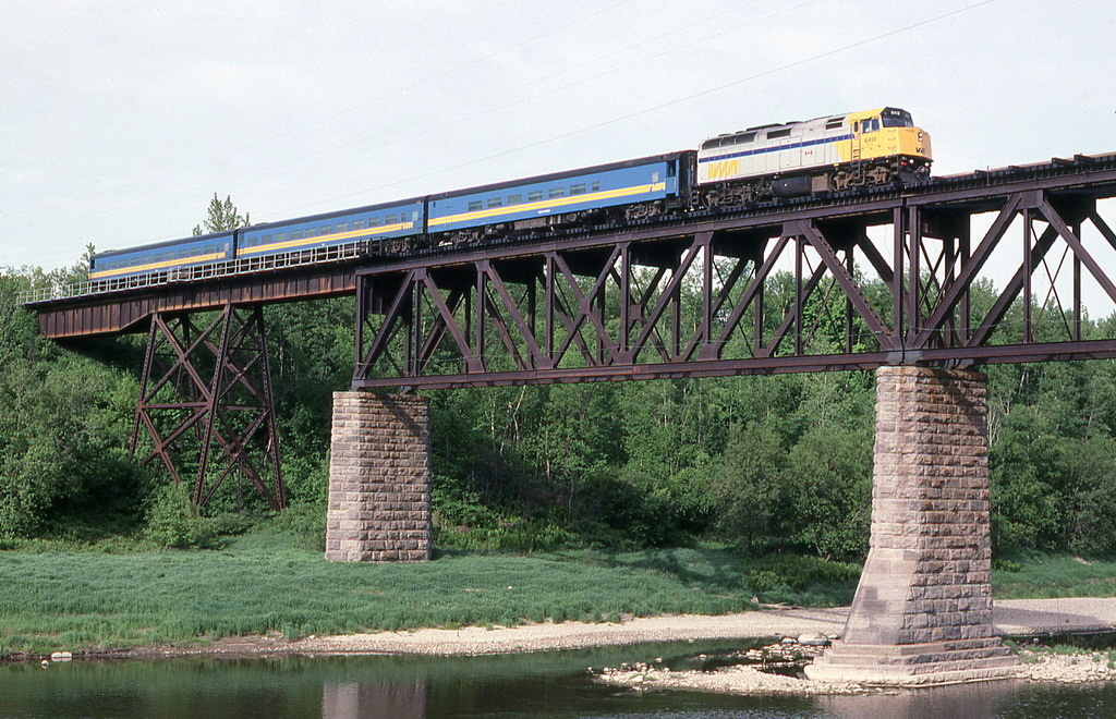 VIA 20 6413 passing over the Nicolet river.