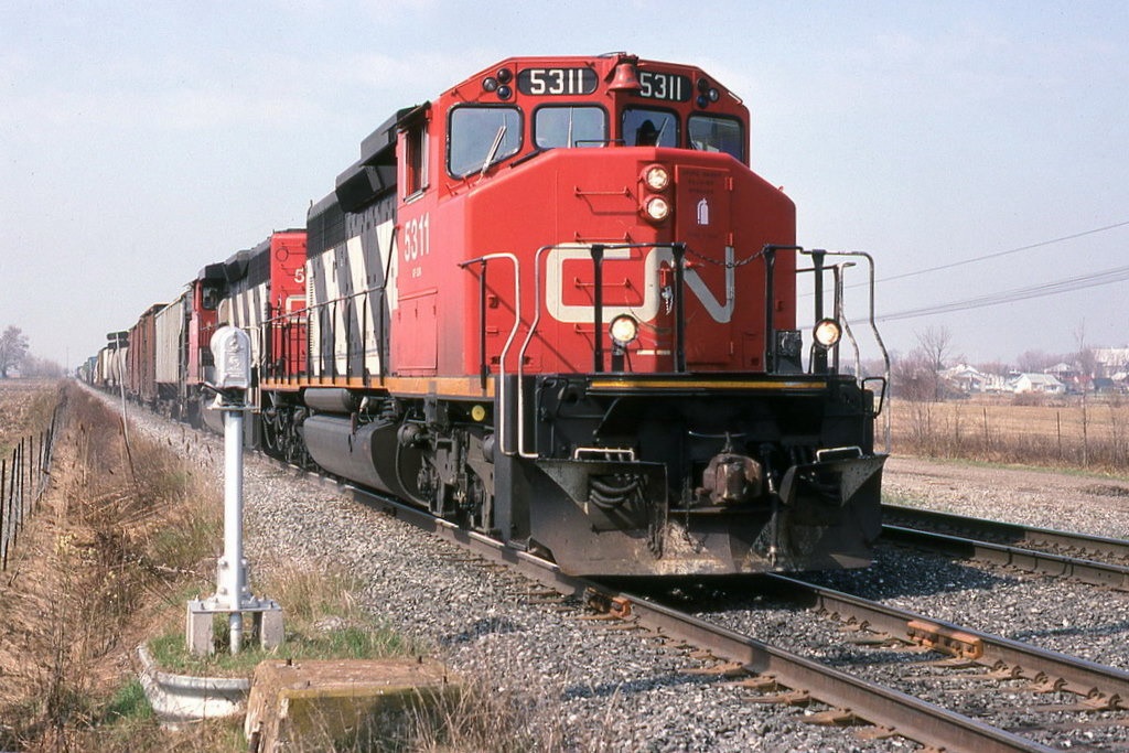 CN 402 waiting for for a meet.