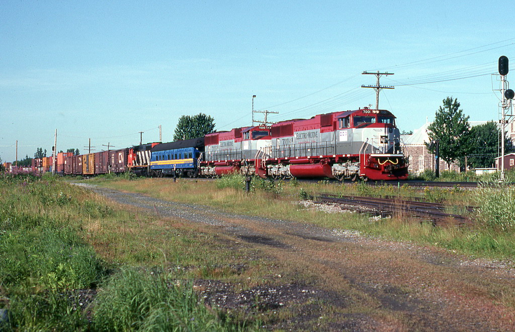 CN  testing the new EMD SD-70 7001-7000 on the 208.