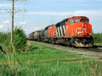 CN 233 relaxes on the throttle at the beginning of the downgrade.