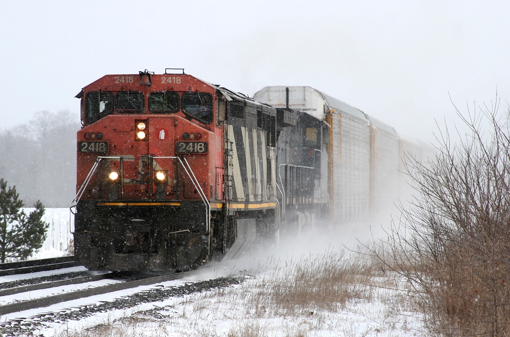 CN 393 kicks up snow as it accelerates through Lynden with 2418 leading the charge