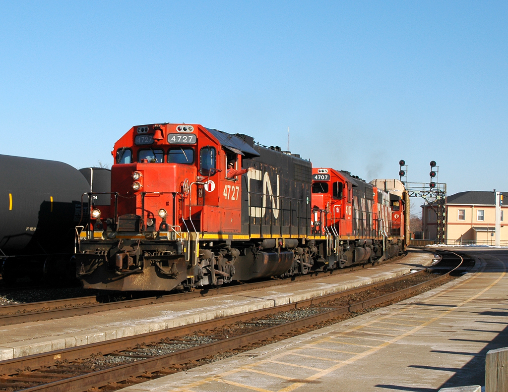 393 making it\'s way past Brantford with a friendly wave from the conductor
