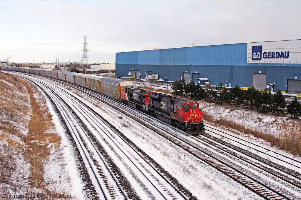 CN 8871,2236 lead 149 westbound from Oshawa.