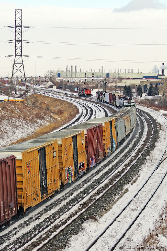 Waiting to lift the racks in Oshawa 8871 and 2236 are passed by 372.