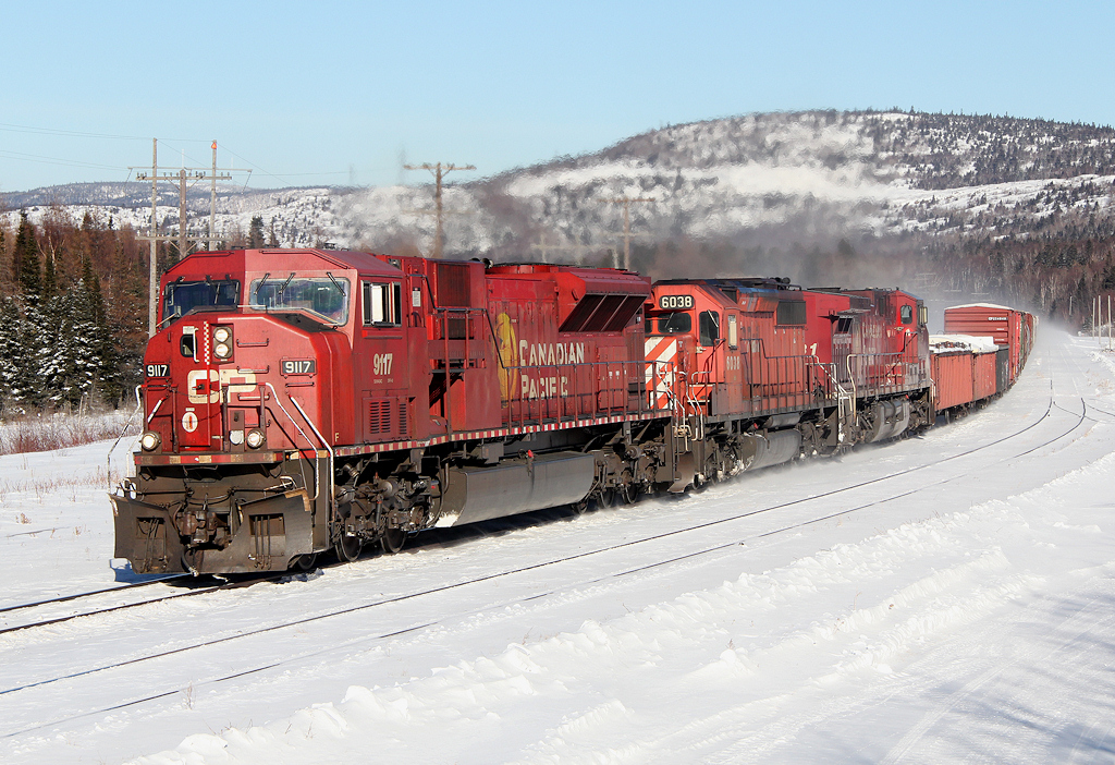 CP\'s 220 train heads through Marathon