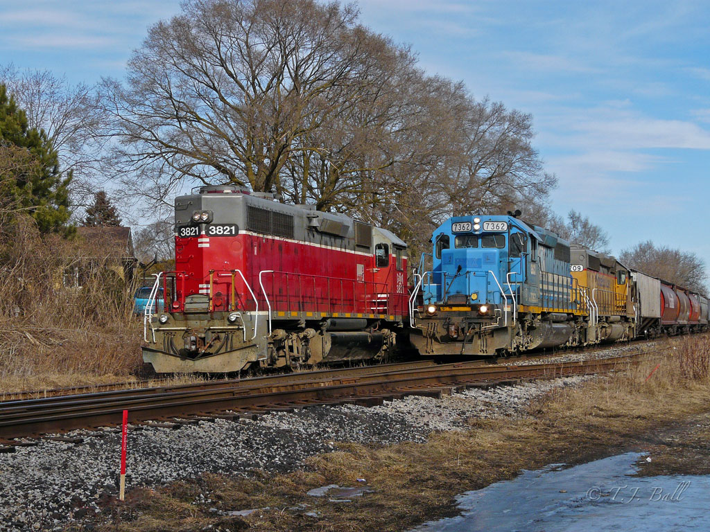 GEXR 580 in the clear at the west end of Guelph waiting to follow 431.