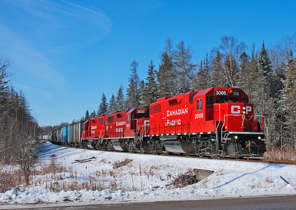 A trio of GP38-2 leads the Sunday morning KLR train east to Havelock, the lead motor is a Mayfield, Kentucky overhaul graduate from Progress Rail.